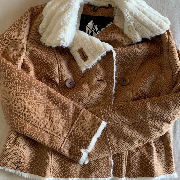 Beautiful tan fur coat - Picture 4 of 5